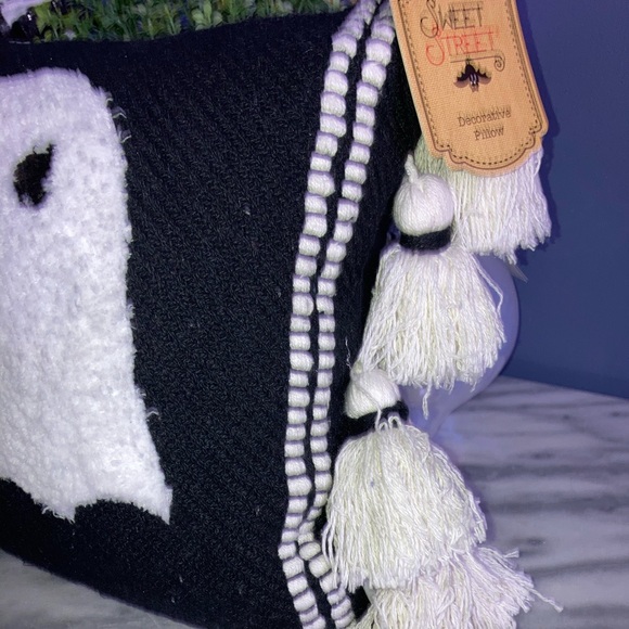 Halloween ghost pillow - Picture 4 of 5